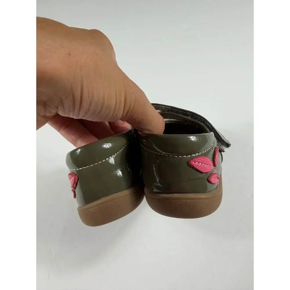 See Kai Run Adeline Olive Patent Leather Floral Mary Jane Shoes Size 6 Toddler